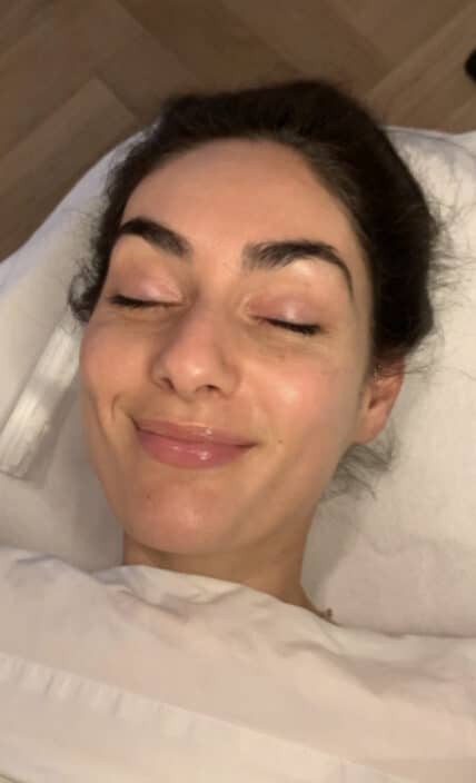 HOLISTISCHE SCHOONHEIDSRITUELEN, BEAUTY BEHANDELINGEN & BENODIGDHEDEN stralende vrouw gelukkige vrouw natuurlijke schoonheid